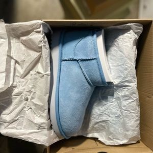 New uggs size 6 women
